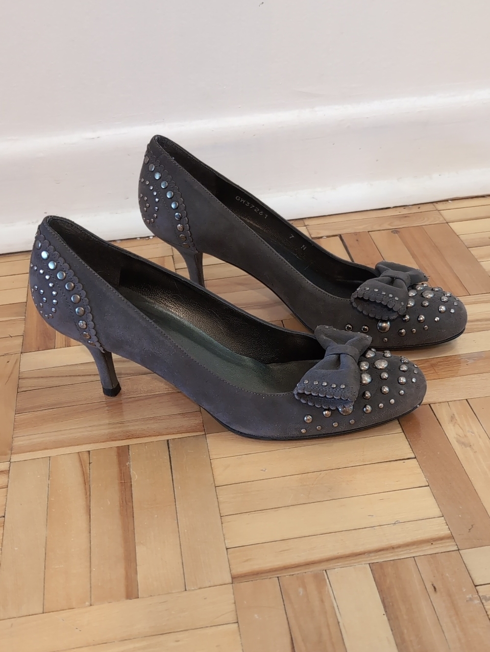 Stuart Weitzman Gray Suede Studded Bow Pumps Size 7